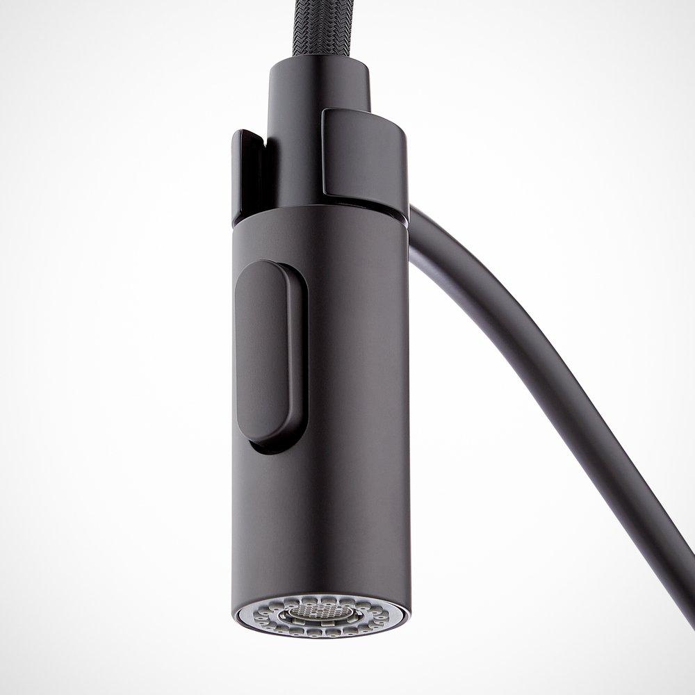 Single Handle Pull Down Kitchen Faucet in Matte Black 