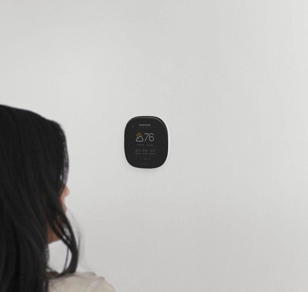 3H/2C Programmable Thermostat in Black/White 