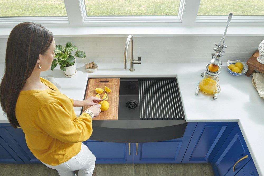 Ruvati Gunmetal Black 33 x 22 in. No Hole Stainless Steel Single Bowl Farmhouse Kitchen Sink 