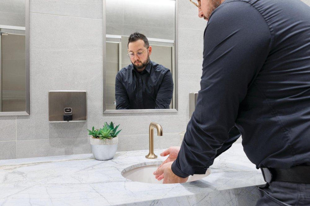 COMMERCIAL 800DPA: ELECTRONIC LAVATORY FAUCET WITH PROXIMITY SENSING TECHNOLOGY - HARDWIRE OPERATED TRIM 0.5GPM 