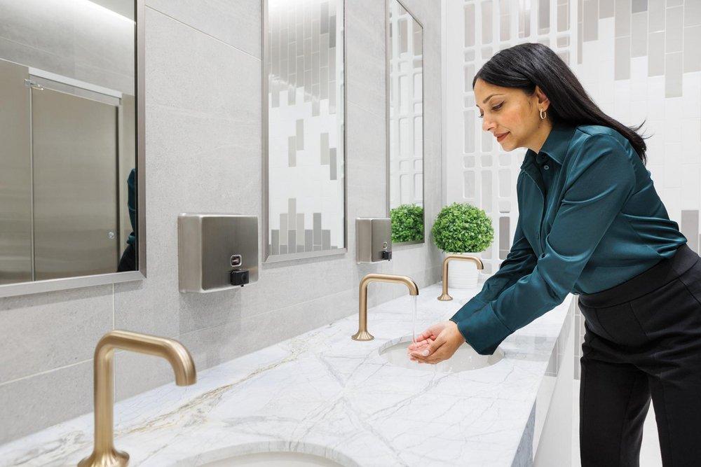 COMMERCIAL 800DPA: ELECTRONIC LAVATORY FAUCET WITH PROXIMITY SENSING TECHNOLOGY - HARDWIRE OPERATED TRIM 0.5GPM 