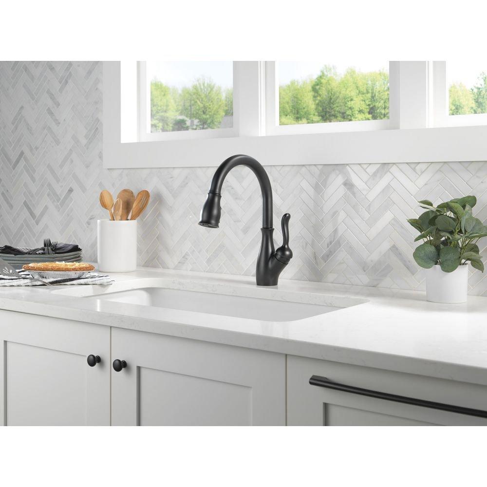 Single Handle Pull Down Kitchen Faucet in Matte Black 