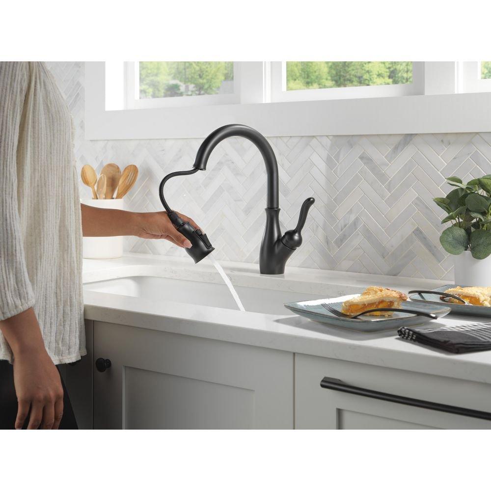 Single Handle Pull Down Kitchen Faucet in Matte Black 