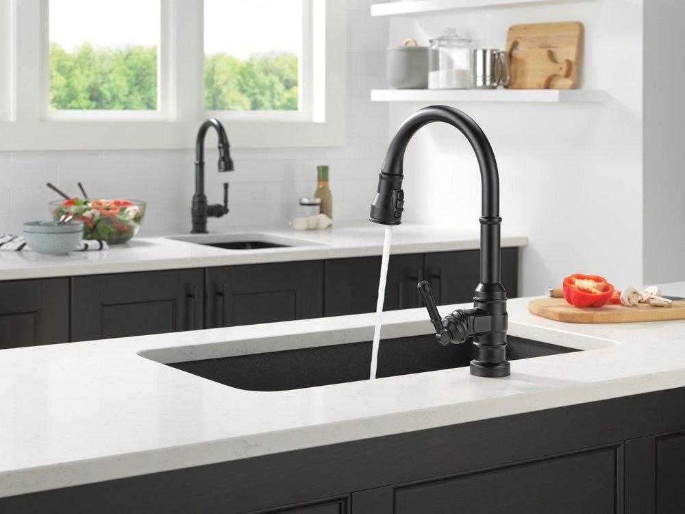 Single Handle Lever Bar Faucet in Matte Black 