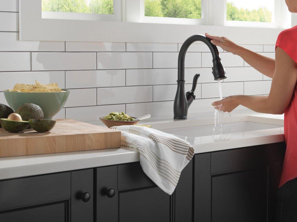 Delta Faucet Matte Black Single Handle Pull Down Touch Activated Kitchen Faucet 