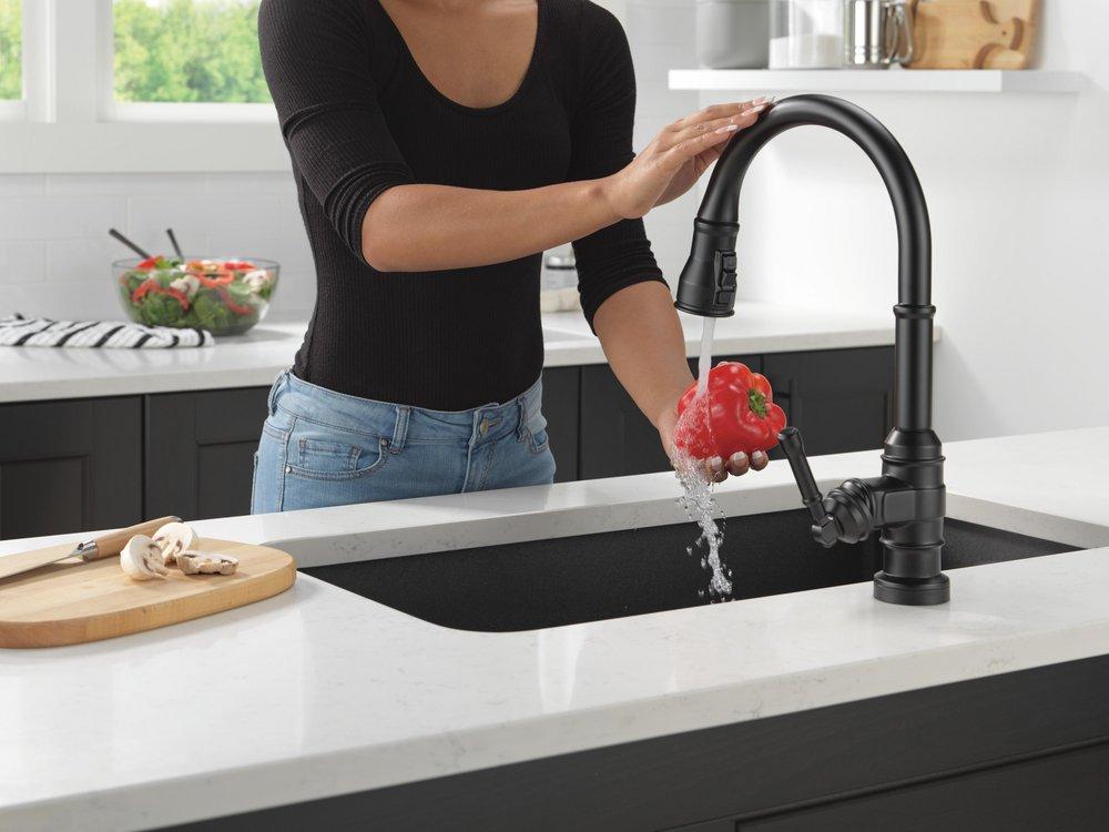 Single Handle Pull Down Kitchen Faucet 