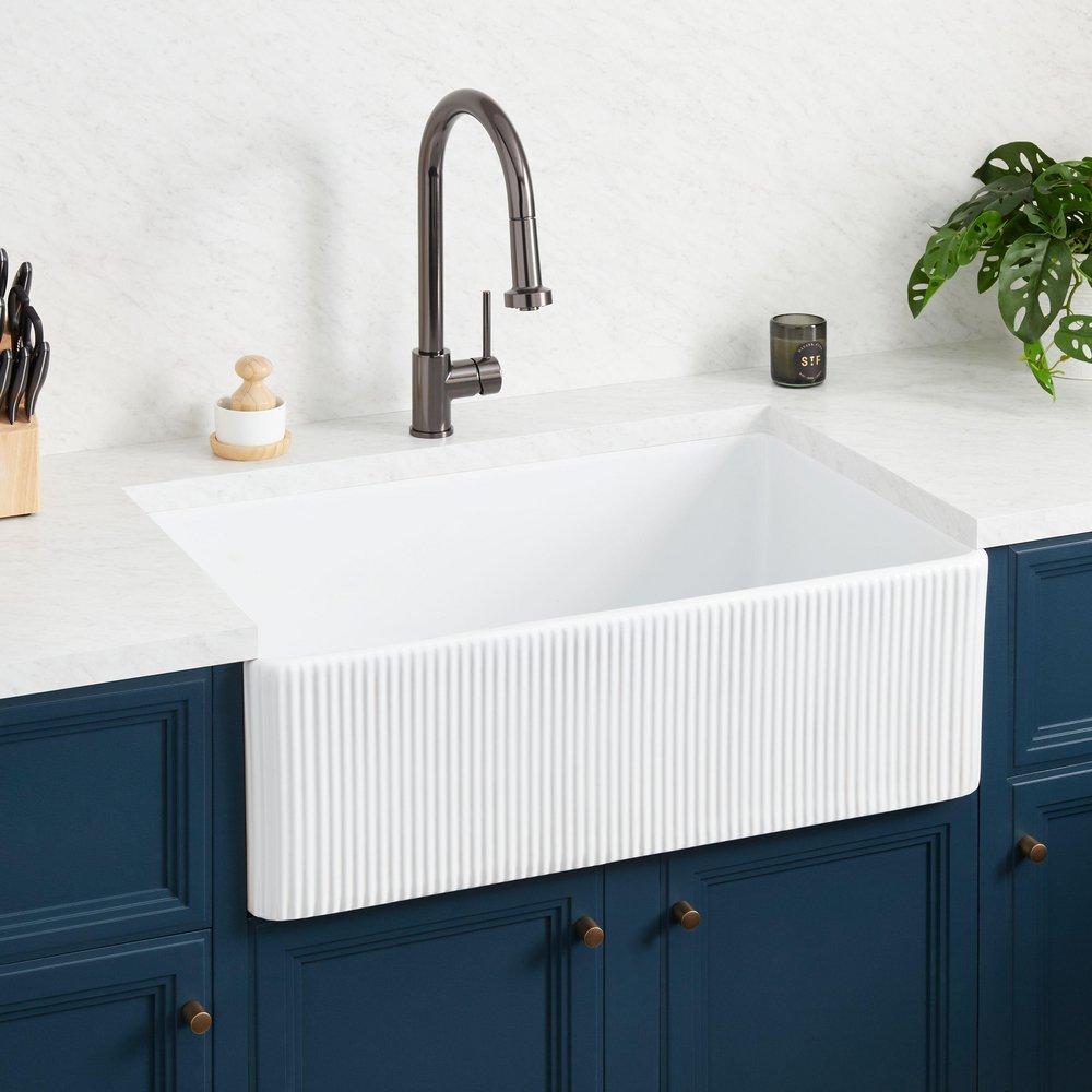 33 EASLEY FIRECLAY FARMHOUSE SINK - GLOSSY WHITE 
