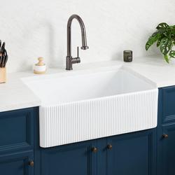 33 in. Farmhouse Fireclay Single Bowl Kitchen Sink in Glossy White