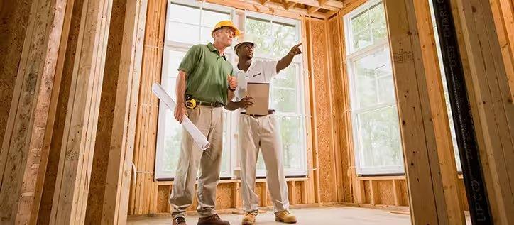 A Ferguson associate speaks with a contractor in a residential new build.